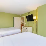 Gorgeous Oceanfront 3 Bedroom Condo! Sleeps 10 Guests! Compass Cove Mariner Tower 1217