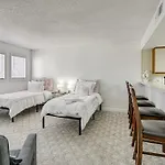 Myrtle Beach Resort Condo - Walk To Beach!