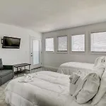 Myrtle Beach Resort Condo - Walk To Beach!