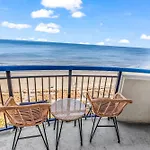 Boardwalk Resort Oceanfront Condo By Hosteeva