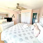 Spacious Condo On Shore Drive