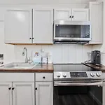 Elvi\'S Beach Bungalow