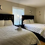 Luxury Large Ocean Front Condo With Pool North Mb