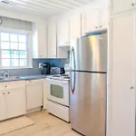 Beautifully Updated Beach House-Bella Sirena! Short Walk To The Beach! Sleeps 8!