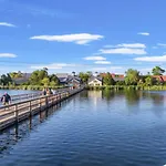Treehouse Lodge Walk To Beach Pet-Friendly 302