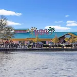 Treehouse Lodge Walk To Beach Pet-Friendly 101