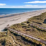 Treehouse Lodge Walk To Beach Pet-Friendly 101