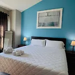 Absolutely Adorable Condo In The Center Of Mb