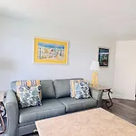 Lovely 1Br With Side View Of Ocean