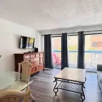 Lovely 1Br With Side View Of Ocean