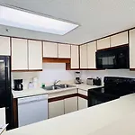 Lovely 1Br With Side View Of Ocean