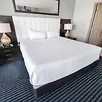 Resort Access! Chic 2-Br Escape With Pvt Balcony
