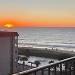 Beautiful 2 Bedroom Condo Featuring A Cali King Bed!