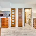 Myrtle Beach House With Hot Tub, Walk To Beach