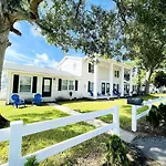 Close To The Beach #1 Lovely 2 Bedrooms Condo