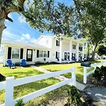 Close To The Beach #1 Lovely 2 Bedrooms Condo