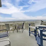 Sunny Seaside Condo With View - Walk To Beach