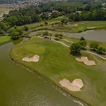 Windemere Beachfront Oasis With Hot Tub And Pool Access