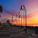 Oceanfront Condo W Balcony King Bed Meridian Plaza