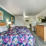 Sea Hawk Oceanfront Motel