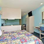 Econo Lodge Inn & Suites Myrtle Beach