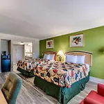 Beachcomber Inn & Suites