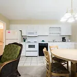 Country Club Villas