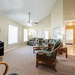 Country Club Villas