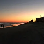 Beachfront Luxury Condo W Private Balcony At Meridian Plaza