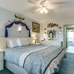 Oceanfront Condo W Balcony