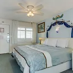 Oceanfront Condo W Balcony