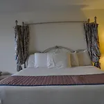 The Diplomat Family Motel