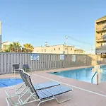 Garden City Condo With Pool Access - Walk To Beach!