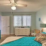 North Myrtle Beach Townhome, 1 Block To Ocean!