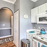 Myrtle Beach Condo With Pool Less Than 2 Mi To The Coast!