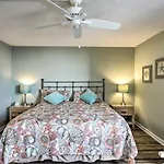 Chic Myrtle Beach Seaside Escape With Pool Access!