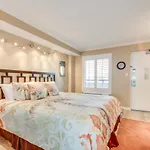 Oceanfront Condo W Balcony Minutes Walk To The Beach