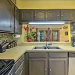 Family-Friendly Beach Condo 1 Block To Shore!