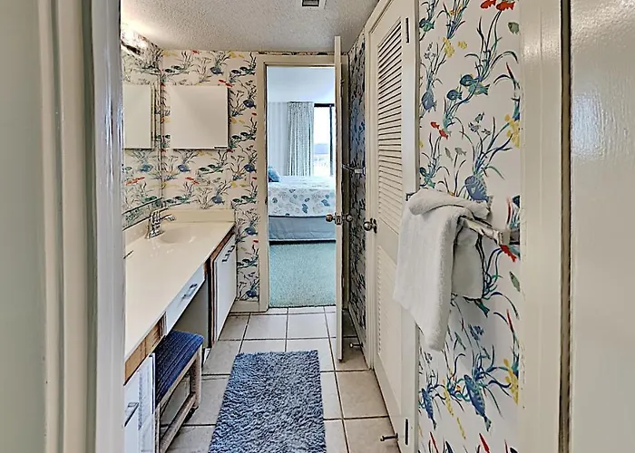 Home Away From Home! Bright Condo Amenities