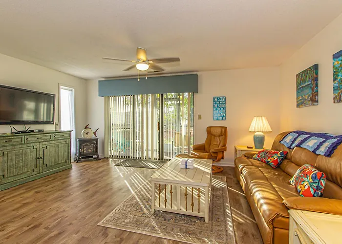 2 Bed 2 Bath Ground Level Golf Colony 33I Only 2 Miles To The Beach