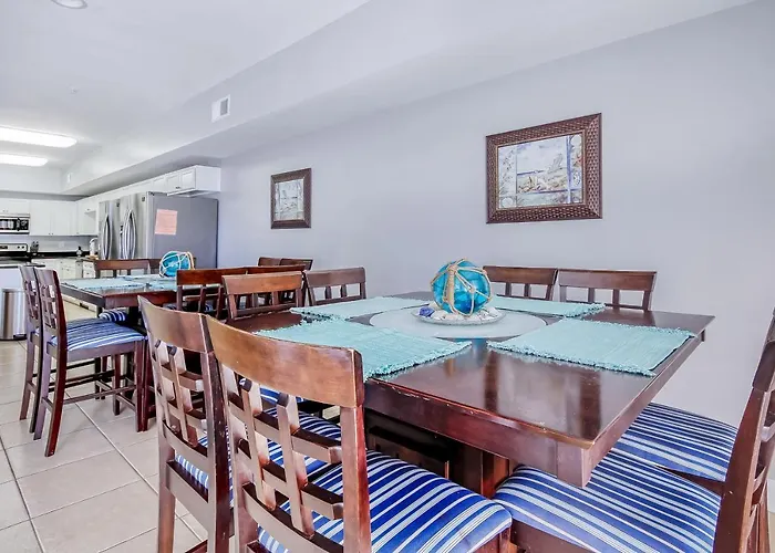 Coconut Grove 203
