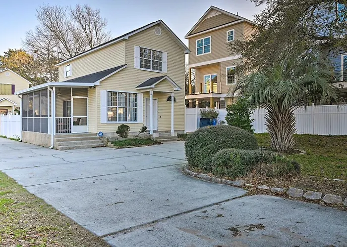 Myrtle Beach Cottage With Outdoor Shower And Yard