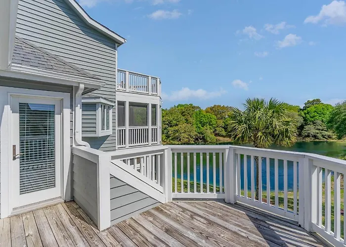 Gorgeous And Spacious 4 Bedroom Villa - 8D Windermere By The Sea Villa