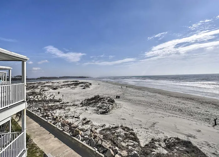 Sun-Dappled Condo With Balcony And Secluded Beach!