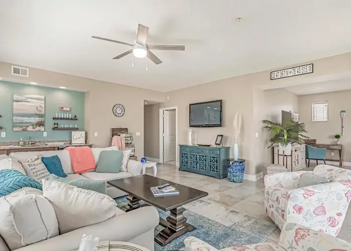 Stunning Ocean Breeze Luxury Villas 4D-Across The Street From The Ocean! Sleeps 10 Guests!