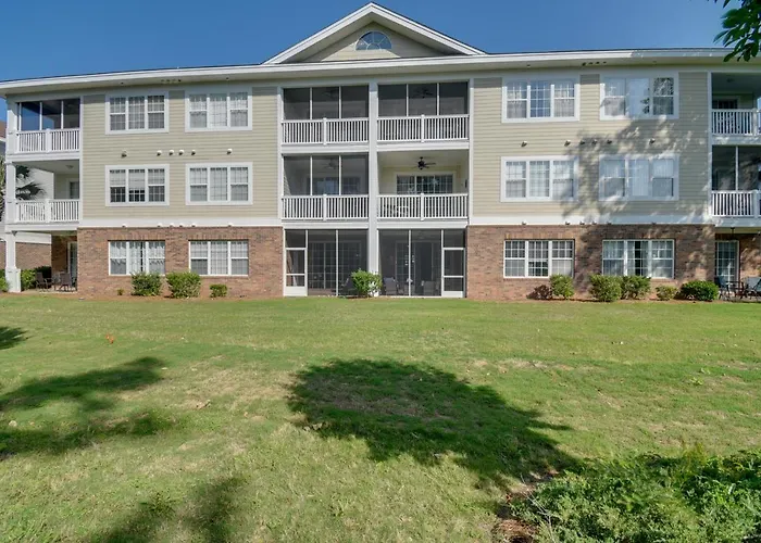 Barefoot Landing Retreat With Resort Amenities!
