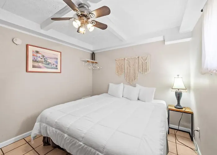 1Br With Pool Parking Pets Next To Beach 6