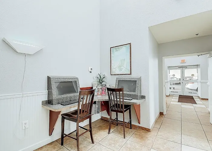 Ocean Front Comfy Condo W/Kitchen, Sleeps 4, Snowbird Paradise