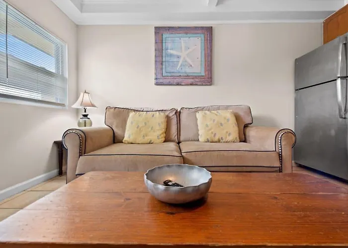 Comfy 1Br By The Beach With Pool & Parking