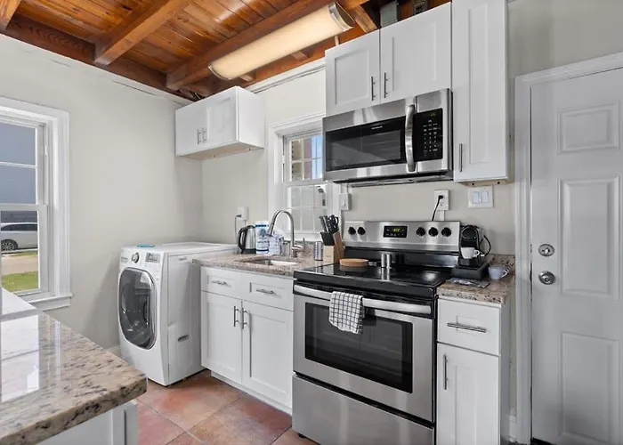 Cozy And Central 2Br Parking 2Min Walk To Beach